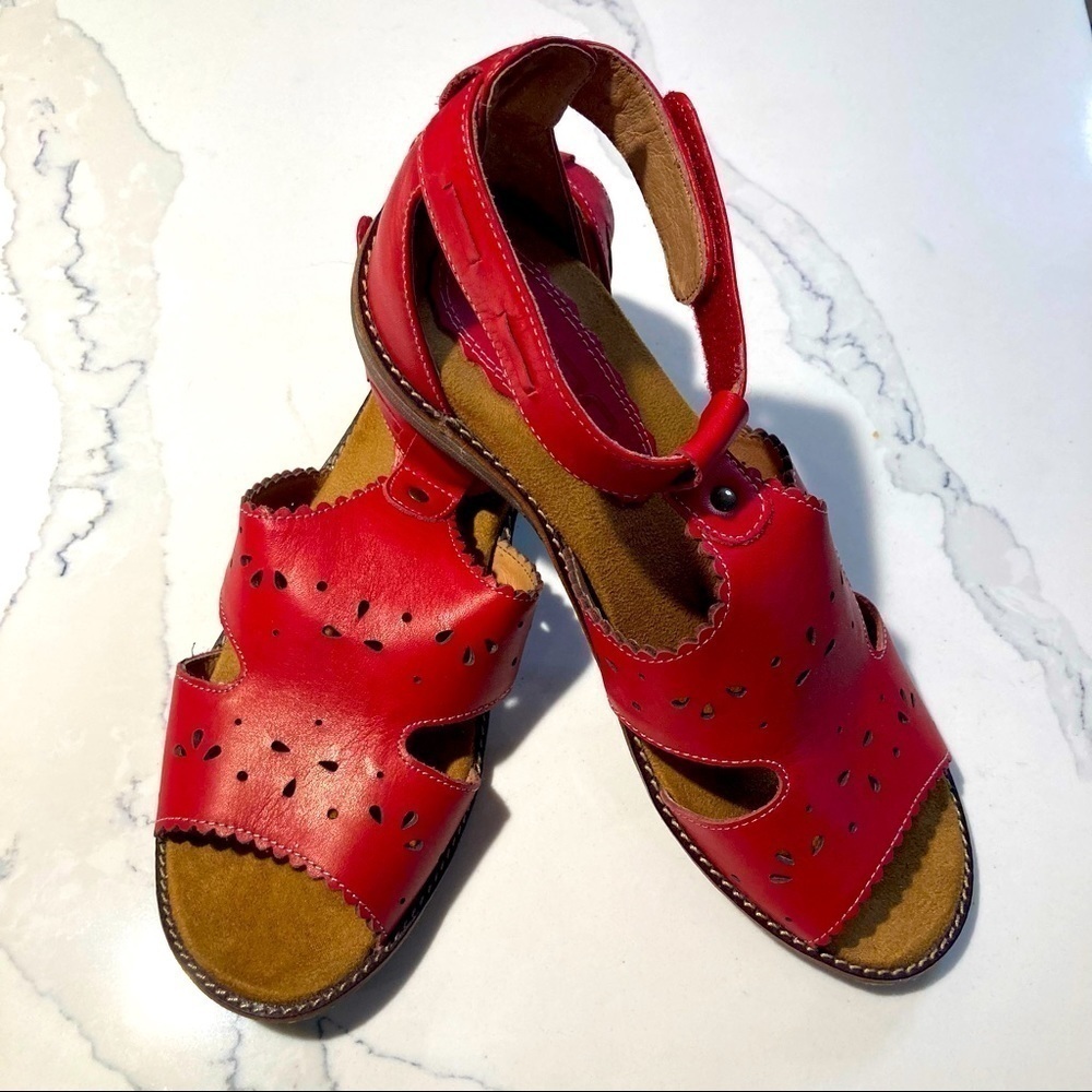 KUBO Sz 41 Peep Toe Laser Cut Details velcro Closure Sandals